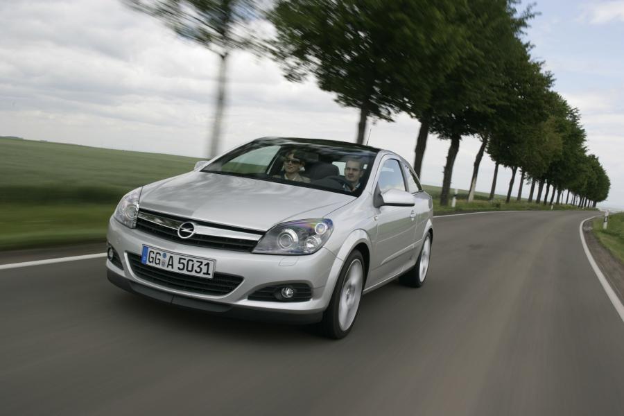  Opel Astra GTC 2005 года  (фото 181 из 212)